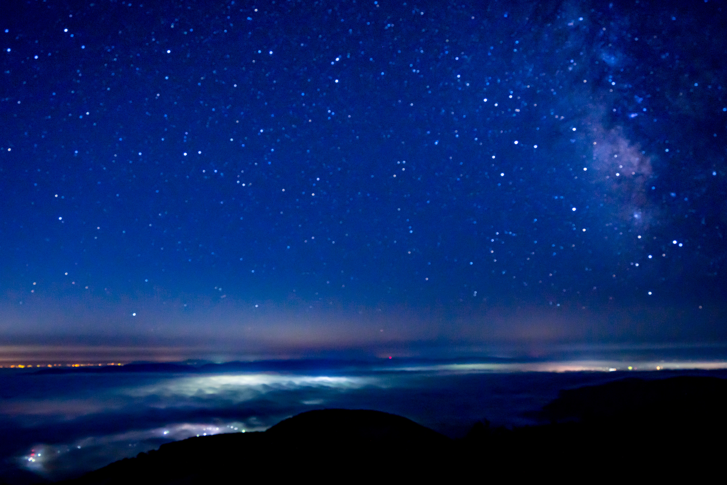 ドンデン山で星空撮影会 眼下に広がる雲海の下の夜景が幻想的過ぎる 旅館番頭の佐渡観光情報ブログ
