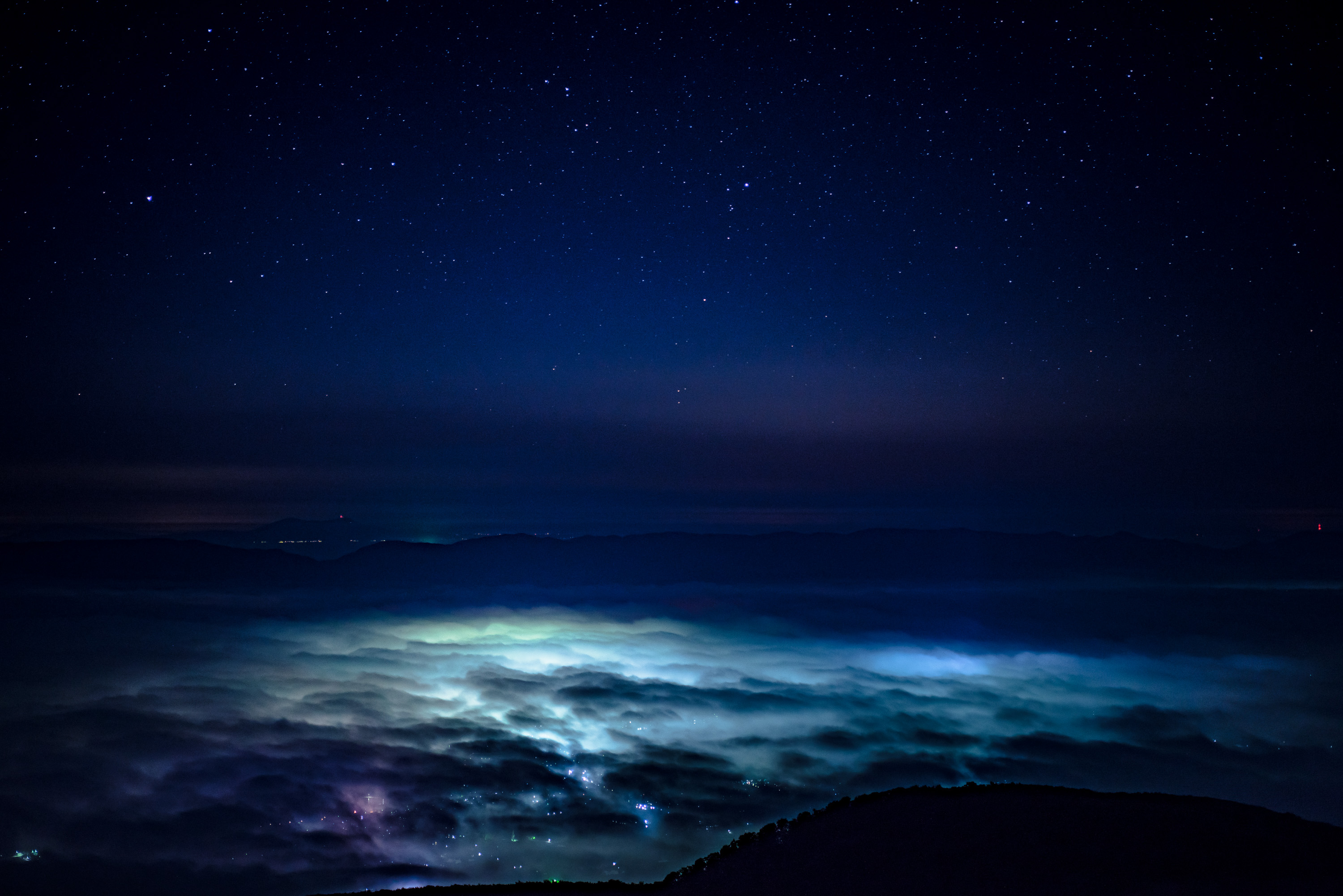 ドンデン山で星空撮影会 眼下に広がる雲海の下の夜景が幻想的過ぎる 旅館番頭の佐渡観光情報ブログ